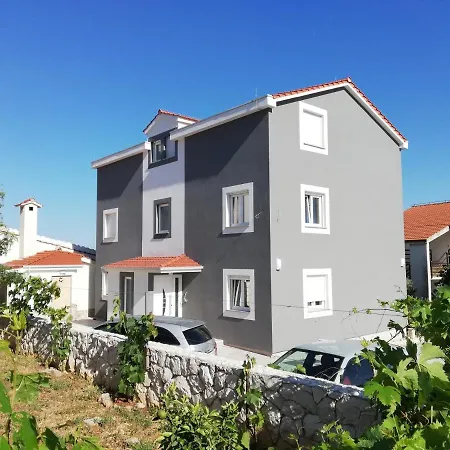 Nimaro Apartman, Okrug Gornji Apartment *